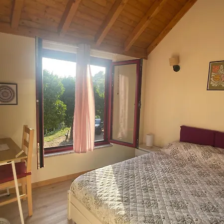 Nascente, Place In Nature Next To A Waterfall Loureiro (Porto)